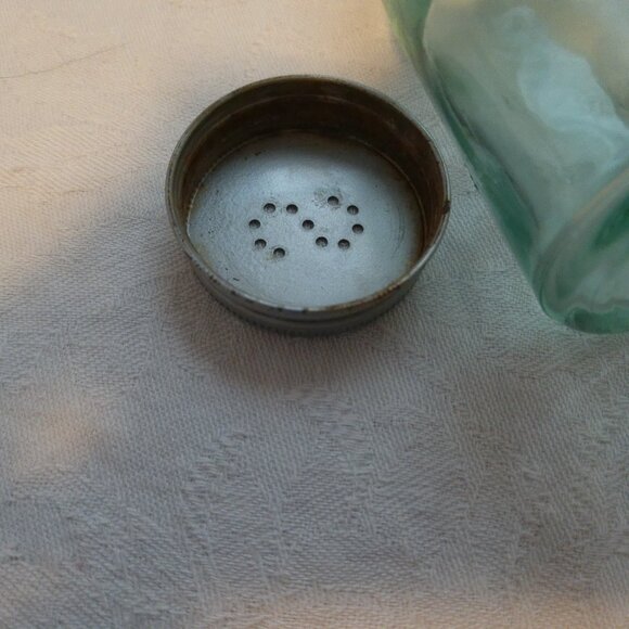Homestead Shoppe Canning Jar Salt & Pepper Shakers Light Green Lapaz IN Vintage - Picture 2 of 4